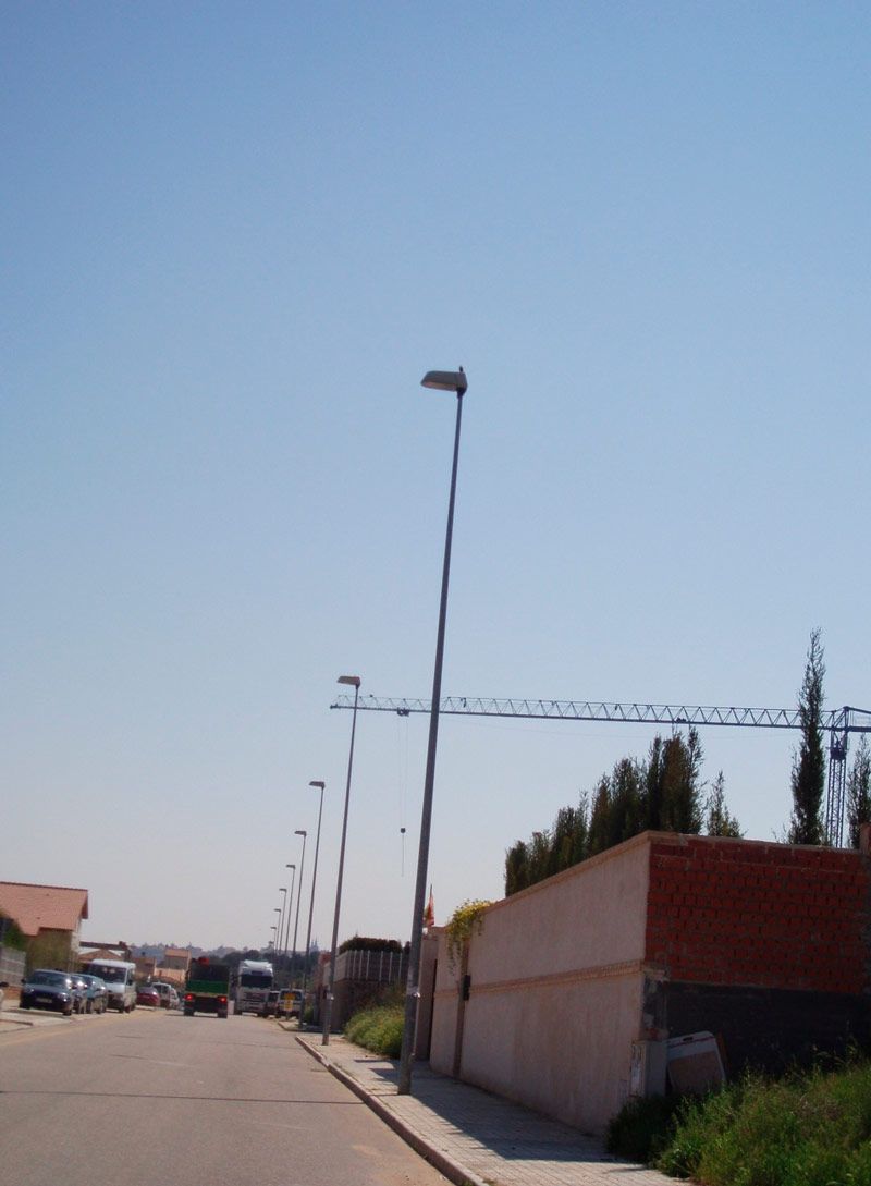 vista de las farolas instaladas en la urbanización San Bernardo en Toledo