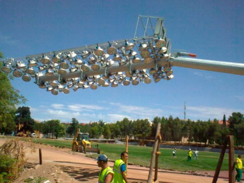 Torre de iluminación de la pista de atletismo en Toledo