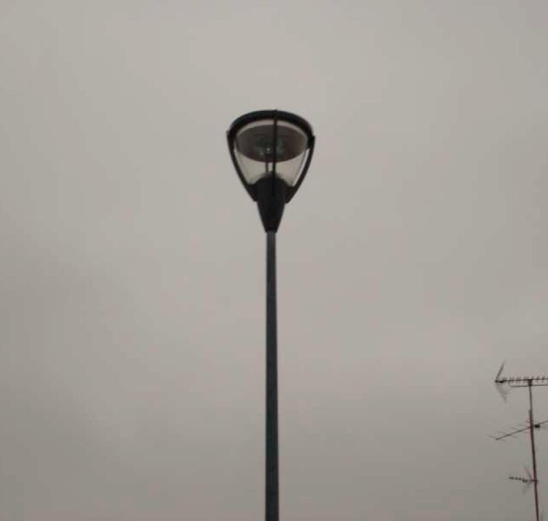 Nueva farola de iluminación instalada en la calle San Pedro el Verde en Toledo